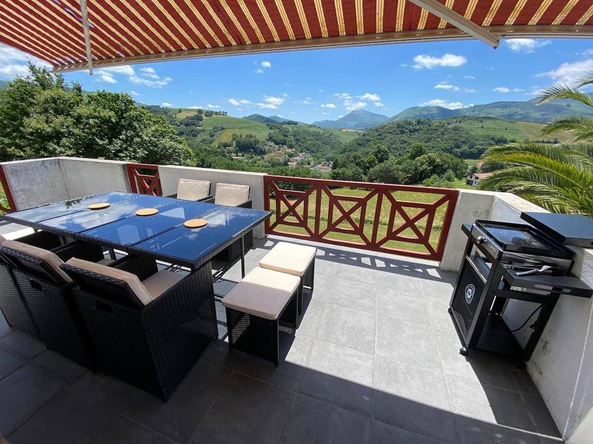 Gite Xoriekin Louhossoa, splendid mountain view 1