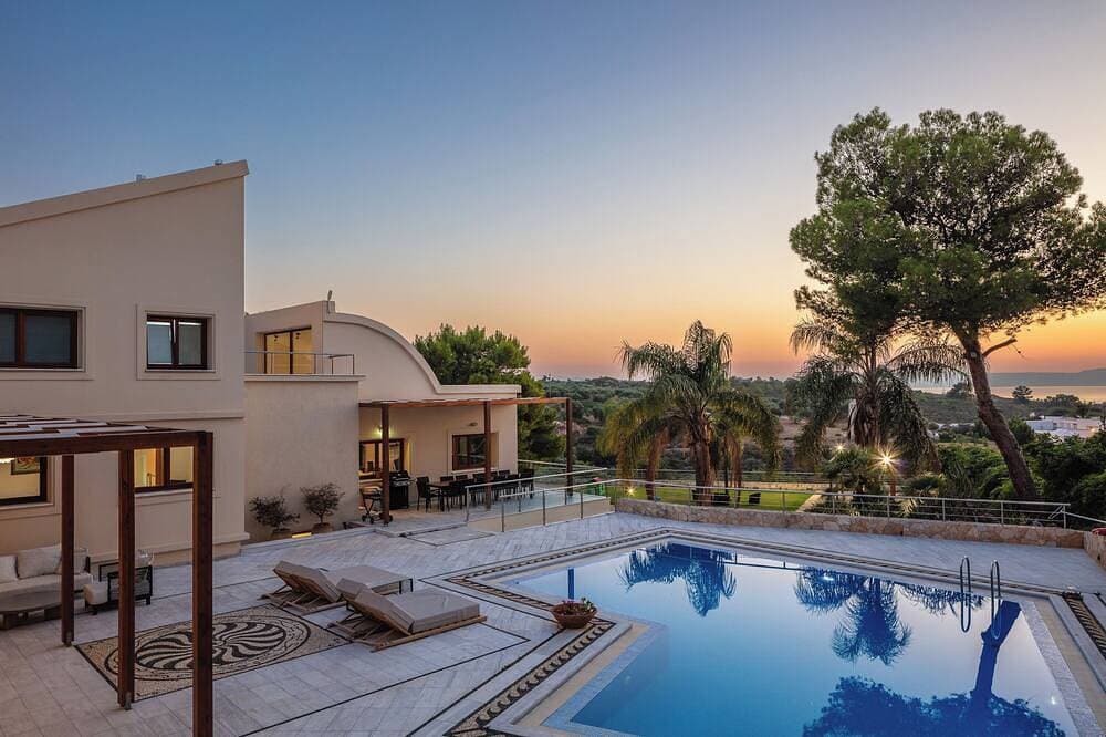 8Br Twin-Villa Retreat in Lush Gardens 1