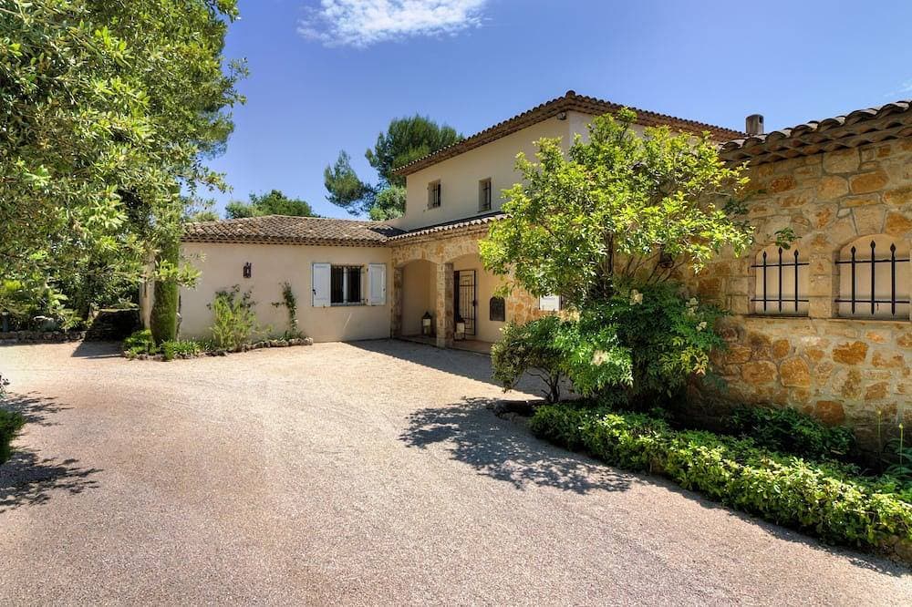 Foto 12 von 28: Beautiful villa with stunning view nestled in countryside near Valbonne village