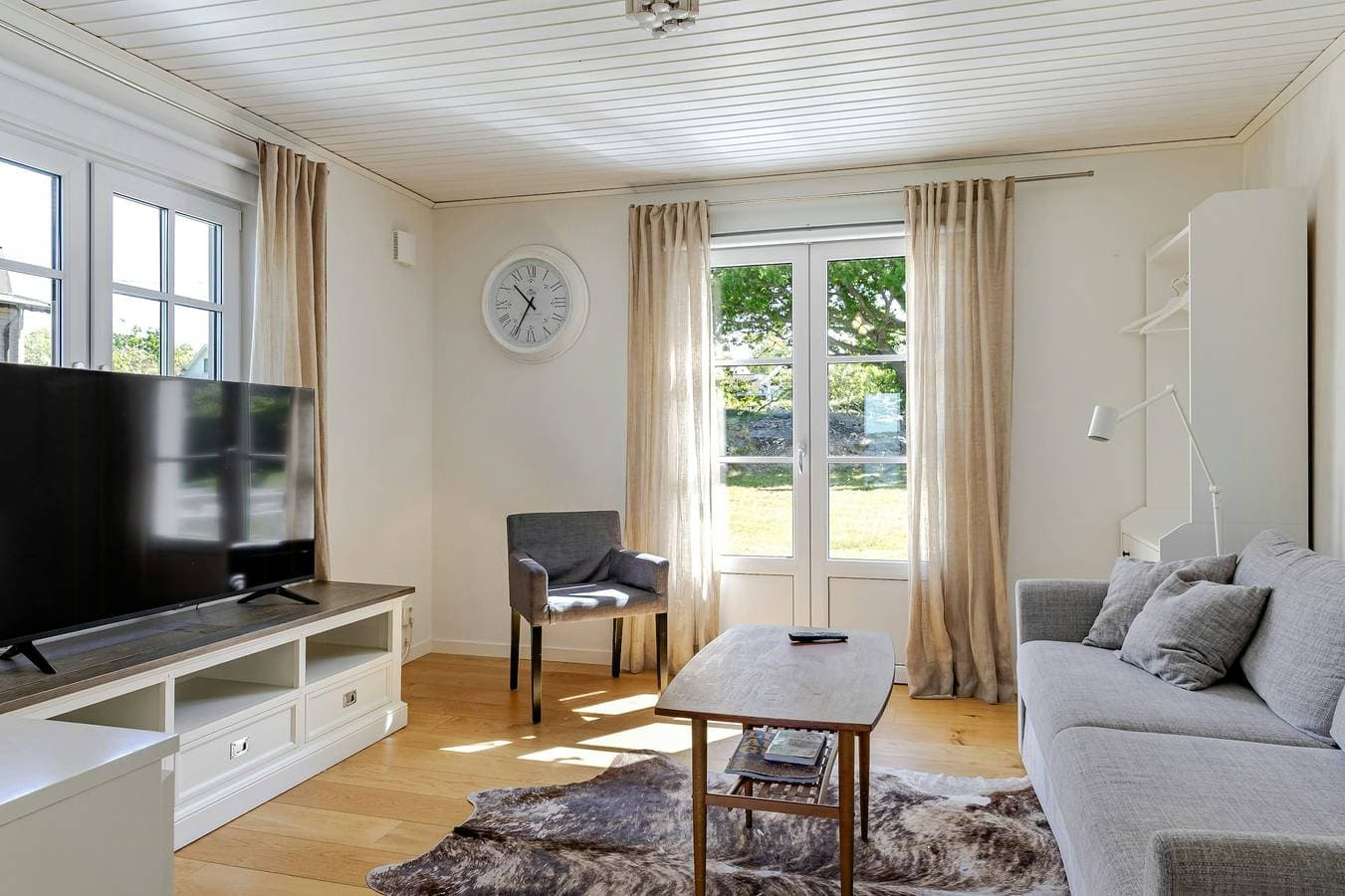 Foto 13 von 37: Modernes Ferienhaus mit Aussicht und eigenem Boot auf Aspö