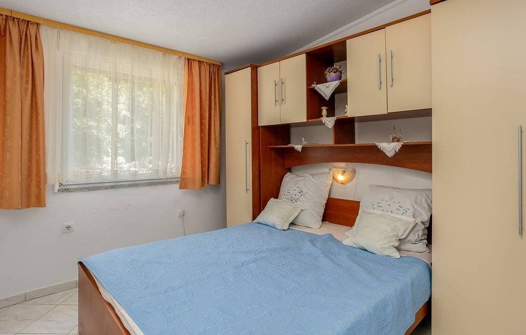 Foto 11 von 21: 3-Zimmer-Ferienwohnung am Strand Baric Draga, Karlobag A-28005-a