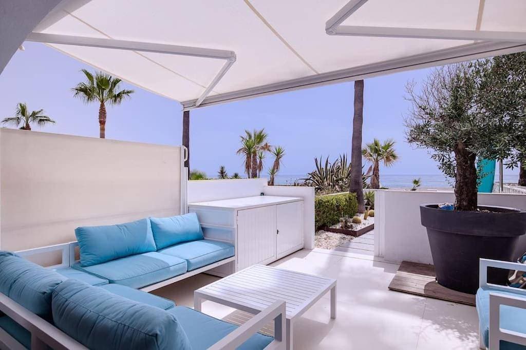 Beautiful 2 bedrooms town house. Frontline beach 1