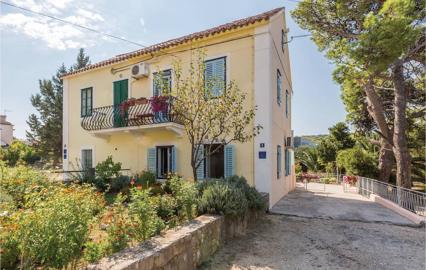 Foto 2 von 24: Gemütliche Ferienwohnung mit Terrasse in der Nähe der Küste von Makarska und mit Restaurants