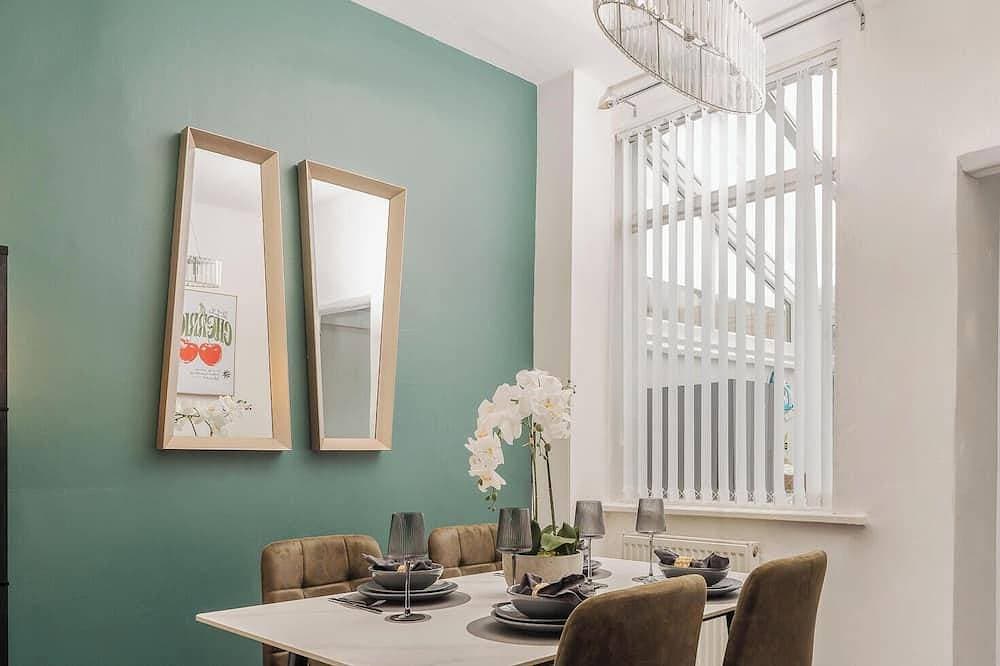 Foto 12 von 30: Cosy 2 bed home for Contractors, Getaways and Business Travellers w/Free Parking