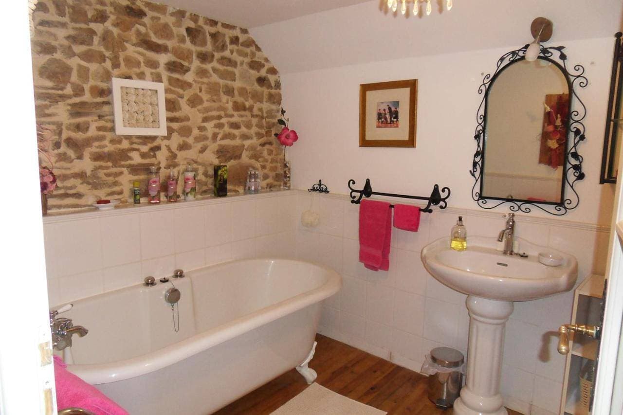 Foto 6 von 8: Double Room with Private Bathroom