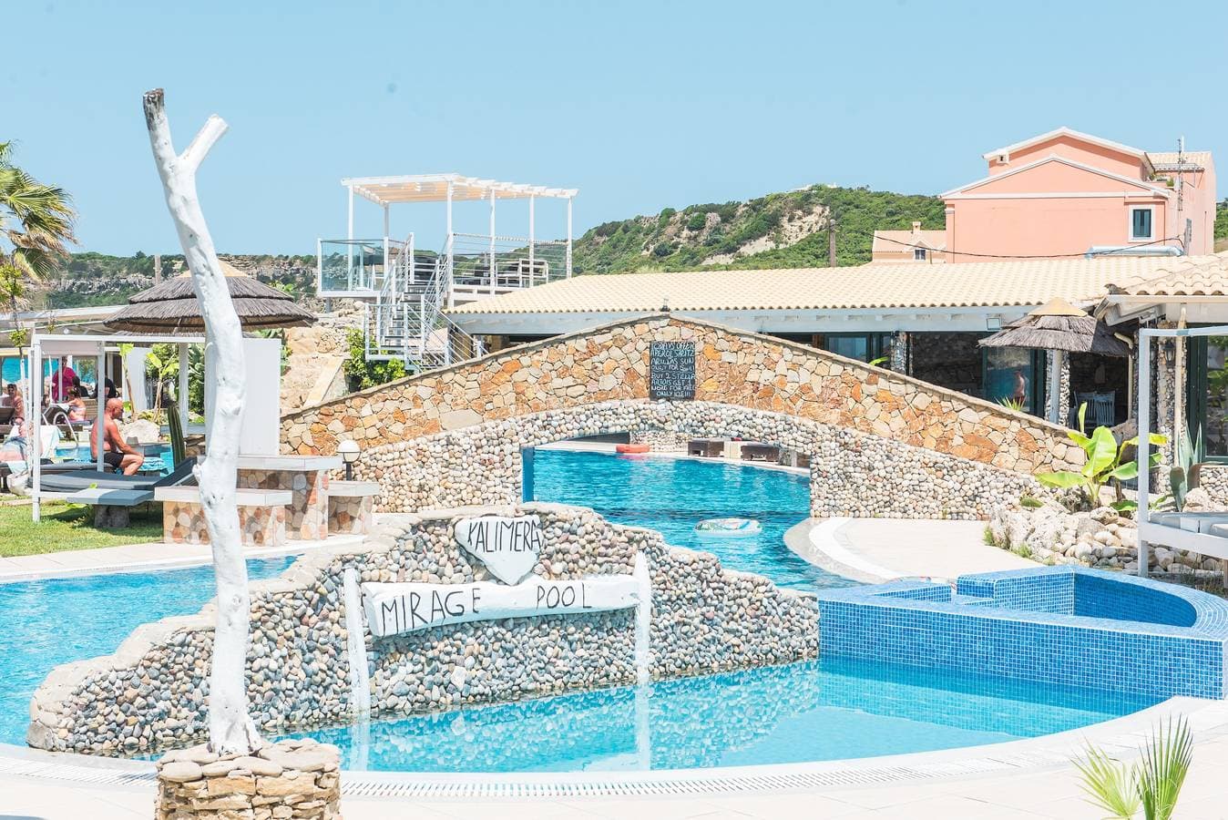 Foto 11 von 21: Mirage Arillas Honeymoon Studio mit Meerblick, Gemeinschaftspool und WLAN