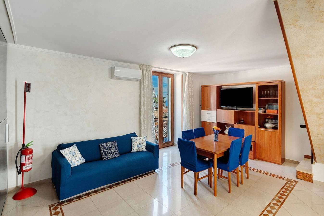 Foto 5 von 23: Ferienhaus 'A' Russella' mit Meerblick, Wi-Fi und Klimaanlage