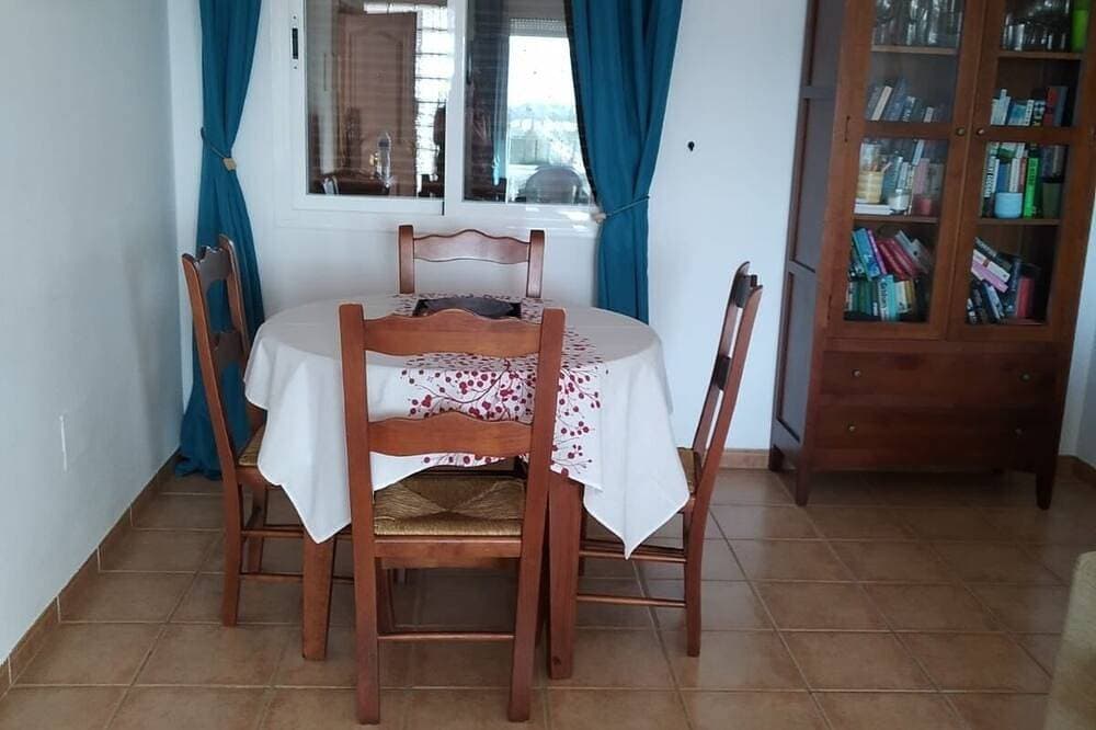 Foto 13 von 26: Fantastische Familienwohnung mit Innen-/Außenpools & Gärten, Sicherer Parkplatz