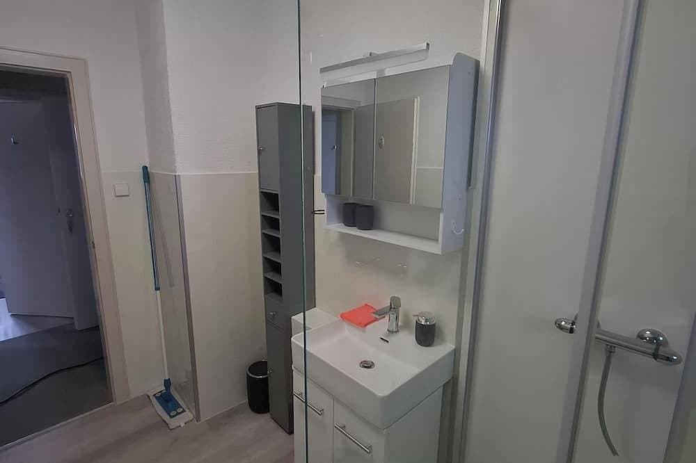 Foto 5 von 10: Seesicht & Privatstrand: Moderne Ferienwohnung in Seenähe