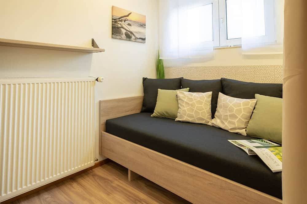 Foto 13 von 30: Moderne, komfortable Ferienwohnung mit Terrasse, am Maintalradweg,