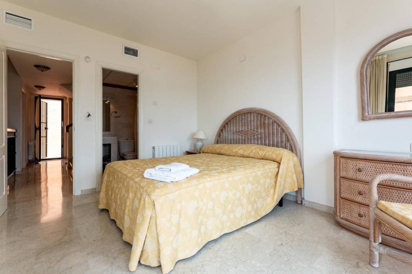 Foto 12 von 34: Ferienwohnung für 4 Personen mit Balkon/Terrasse