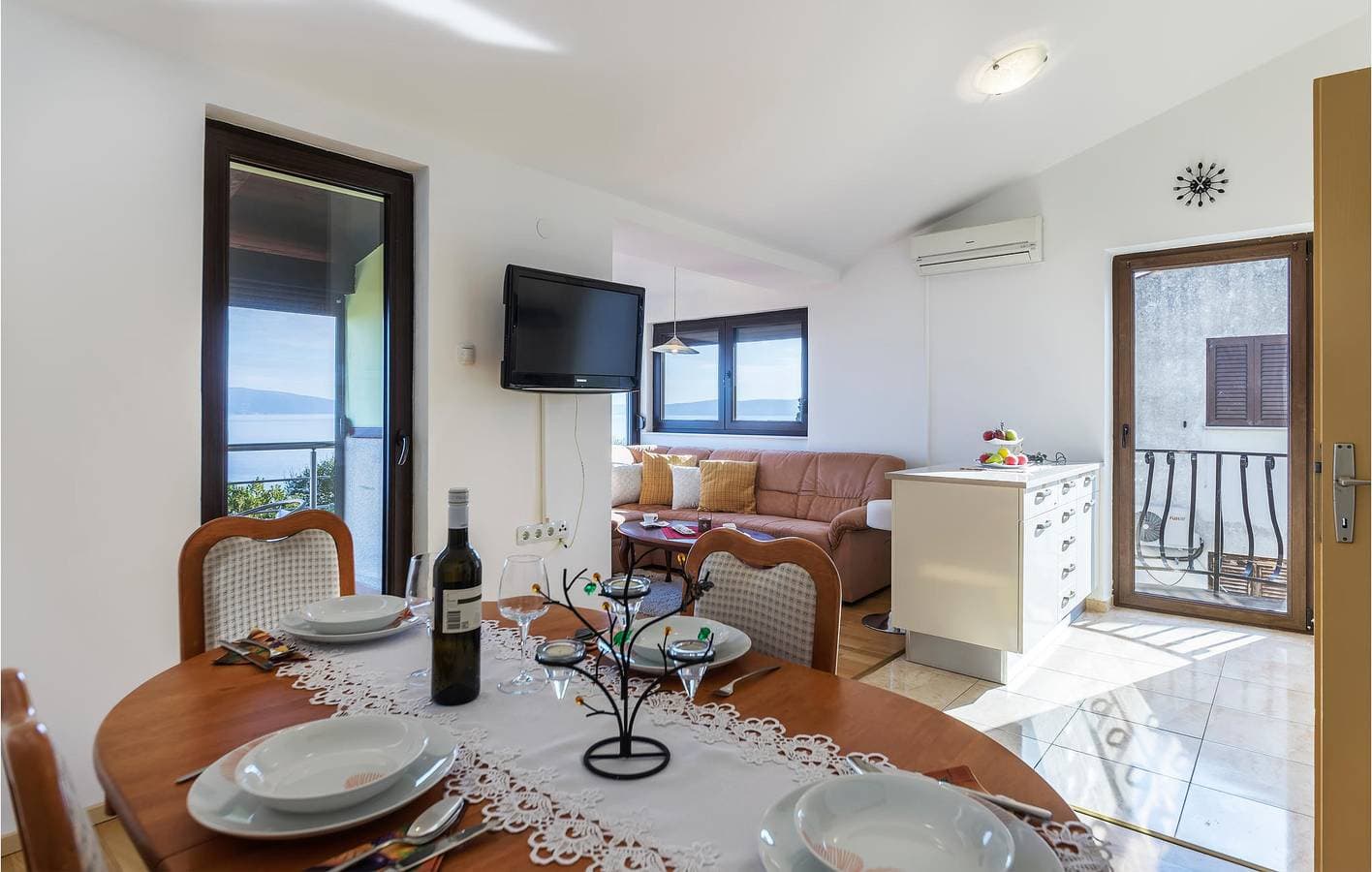 Foto 6 von 29: Apartment mit Meerblick, Terrasse, WLAN und Parkplatz – 2 km vom Strand entfernt