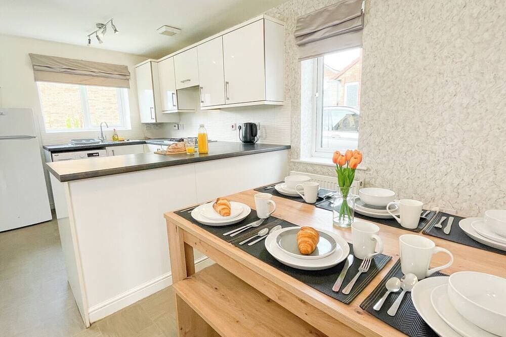 Emerald House -3 bed - Free Parking 1