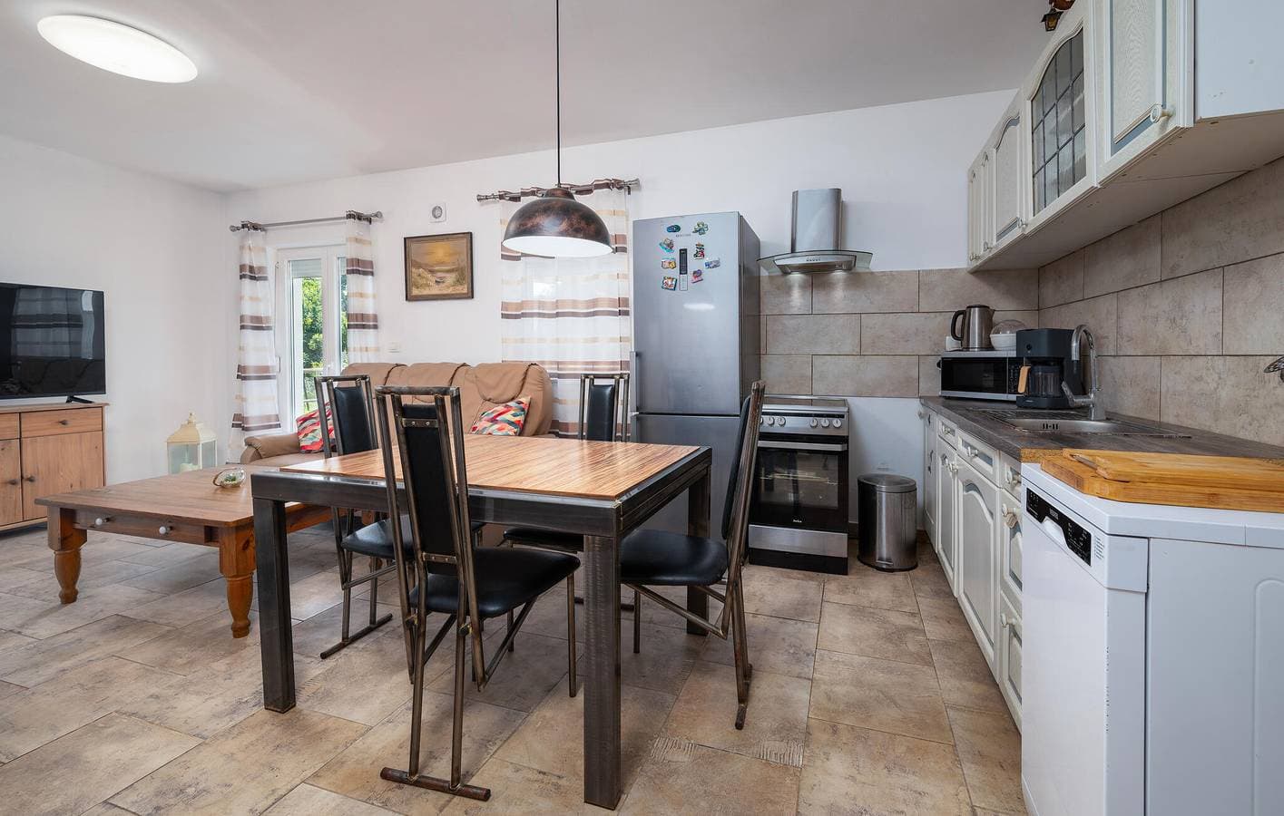 Foto 10 von 35: Geräumige 2-Zimmer-Wohnung mit Terrasse, Parkplatz und WLAN in Küstennähe