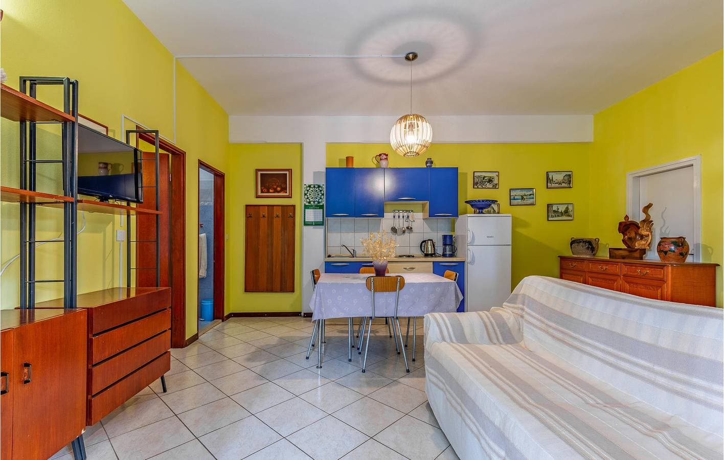 Foto 7 von 23: Gemütliche 1-Zimmer-Wohnung mit Terrasse in der Nähe des Strandes Bijela