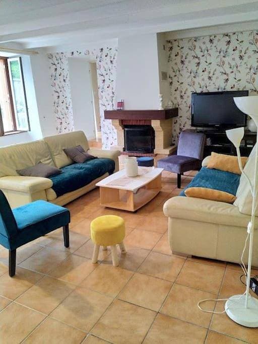 Foto 4 von 11: Three-Bedroom House