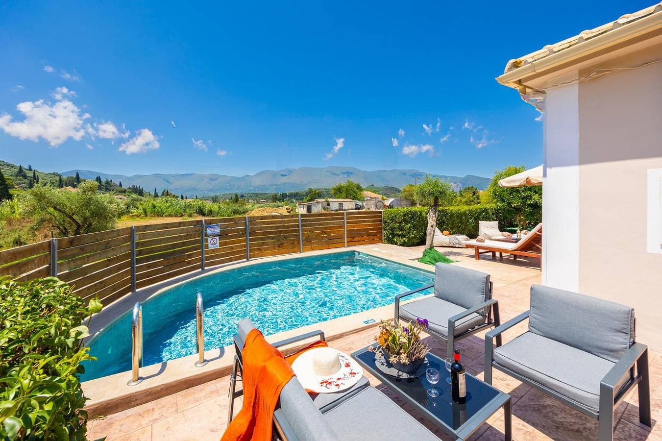 Foto 2 von 28: Villa für 4 Personen mit Terrasse
