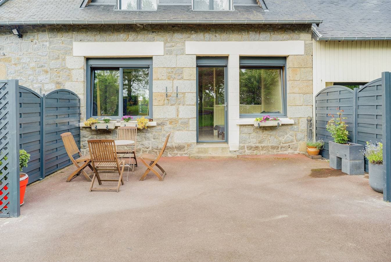 Foto 1 von 28: Ferienhaus 'La Maison De La Rebergère' mit gemeinsamer Terrasse, Garten und WLAN