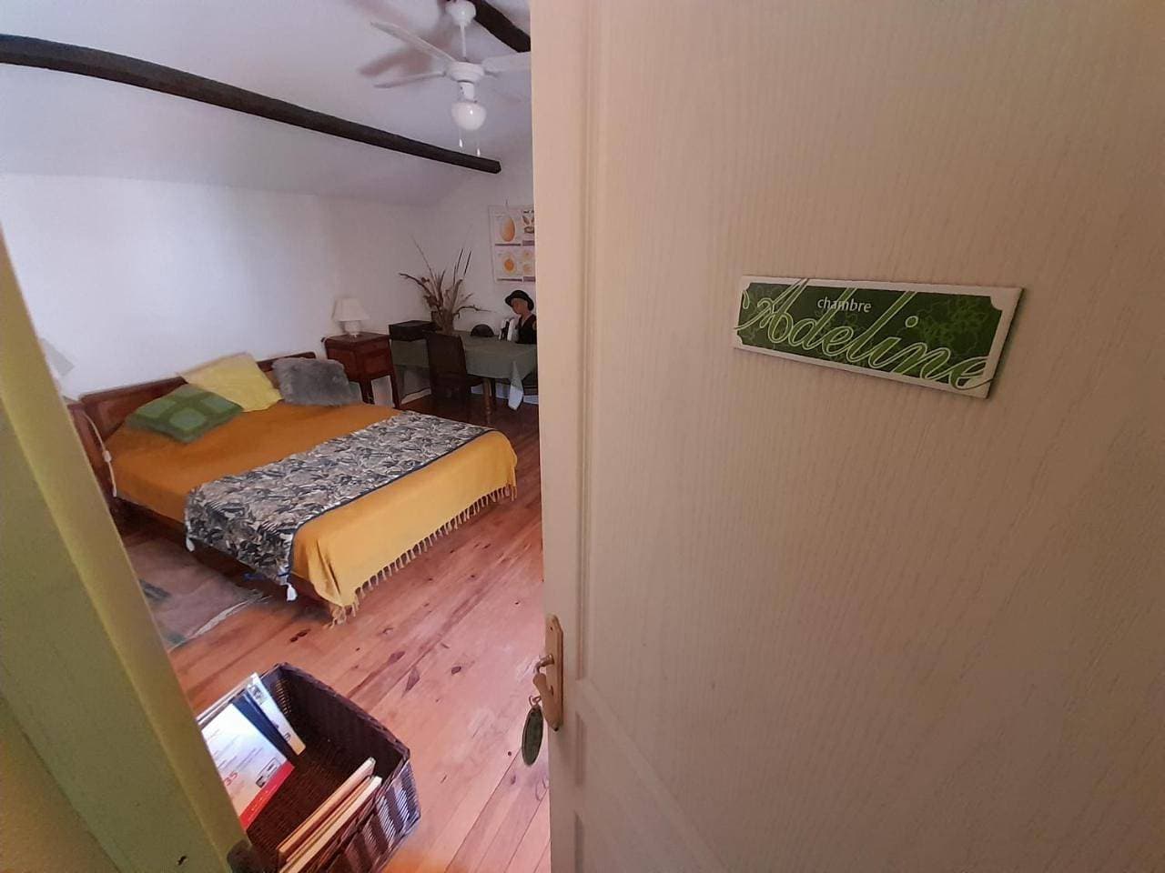 Foto 9 von 15: Double Room with Private Bathroom