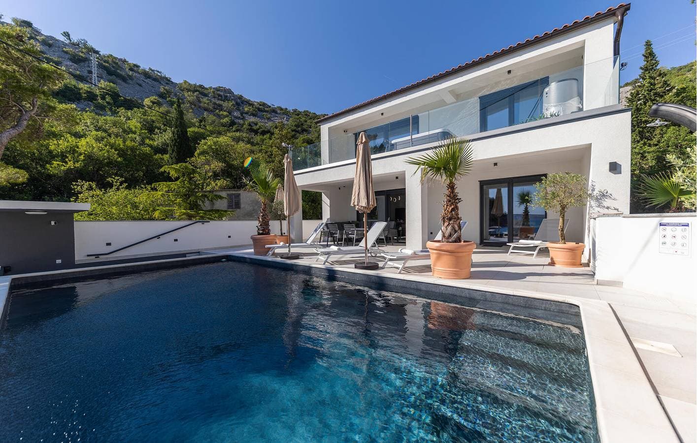 Foto 2 von 43: Gemütliche 200 m² große Wohnung mit Pool, Terrasse und 1,5 km entferntem Strandzugang
