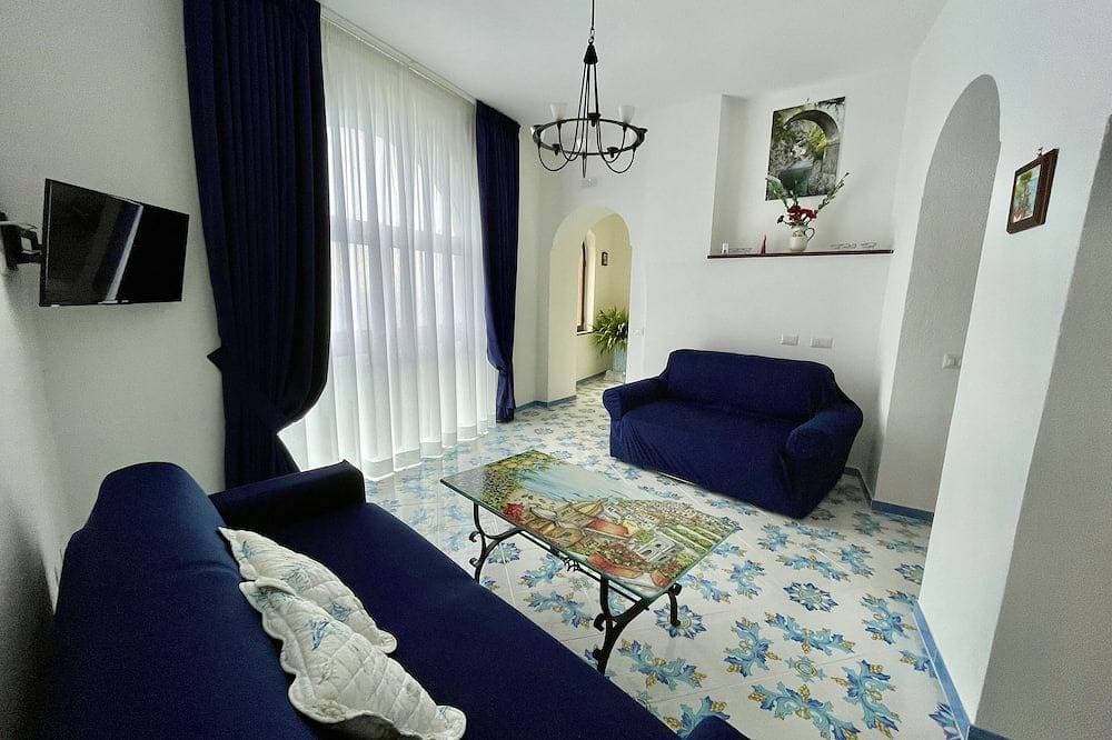 Foto 12 von 30: Villa mit herrlichem Blick auf das Meer und die Küste von Amalfi.Parkplatz