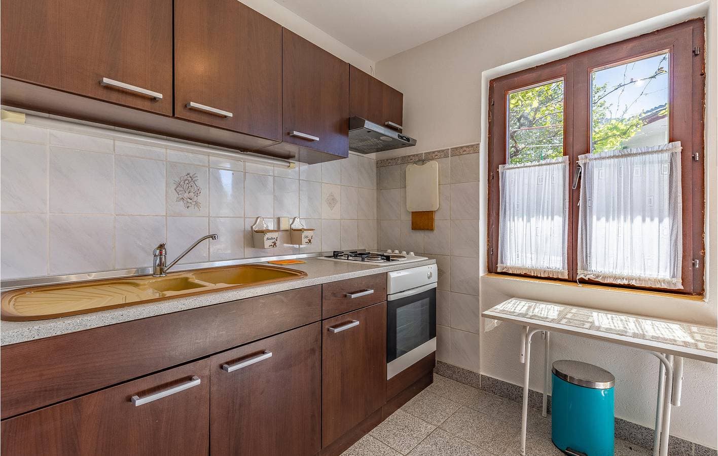 Foto 5 von 27: Charmantes Apartment mit Terrasse, WLAN und Parkplatz in der Nähe von Bijela Plaža
