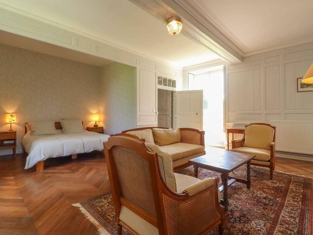 Foto 6 von 36: Authentisches Herrenhaus nahe Paris - 15 Pers.