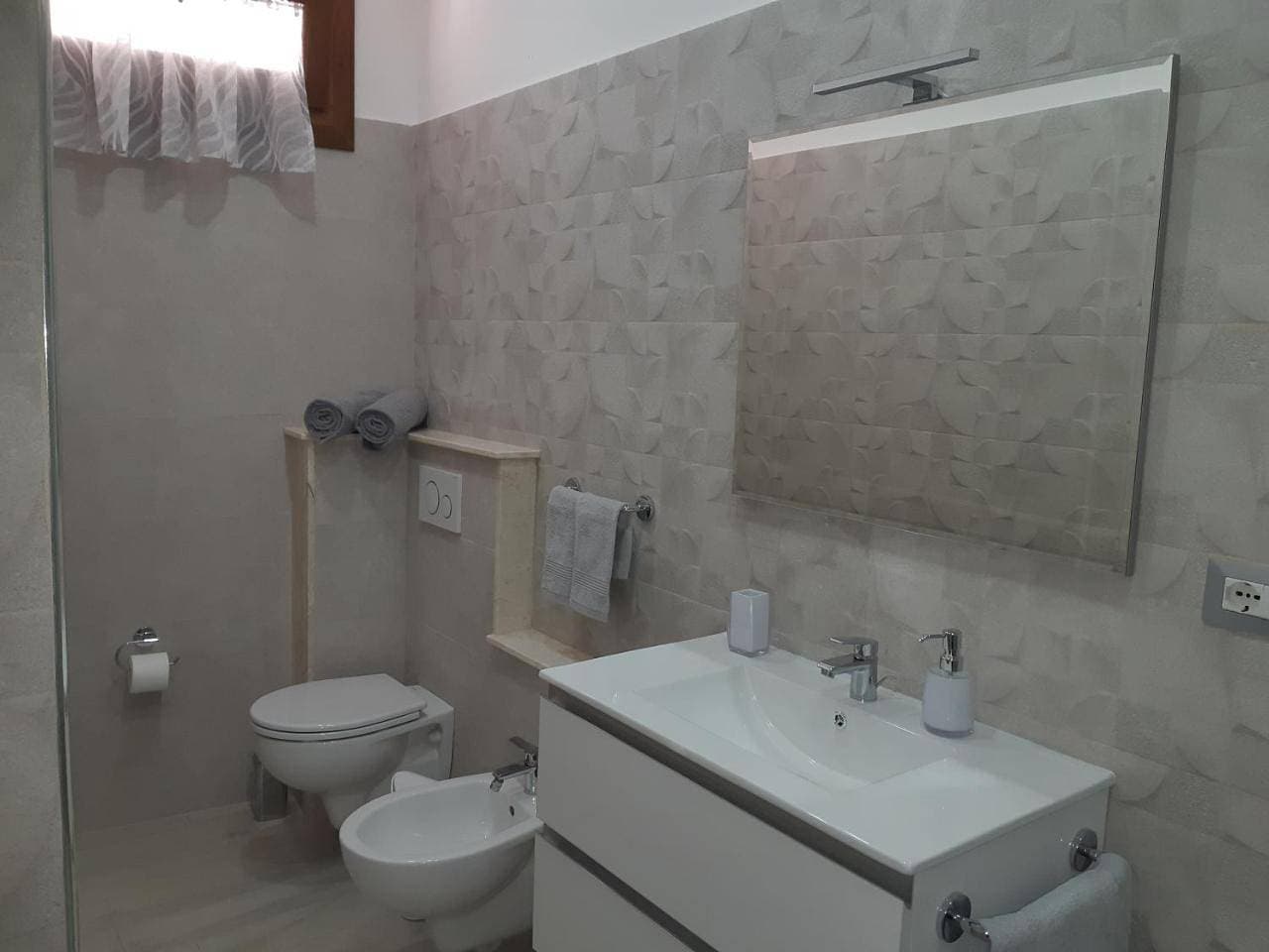 Foto 7 von 12: Double Room with Private Bathroom