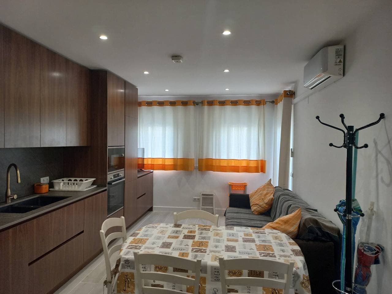 Foto 3 von 31: Apartment „Regueiró Quarteira Beach“ mit WLAN, Klimaanlage, Balkon & Terrasse