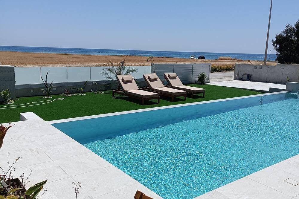Unic 4 bedrooms beach villa  Big private pool  Juccuzy  Barrel sauna Sea view 1