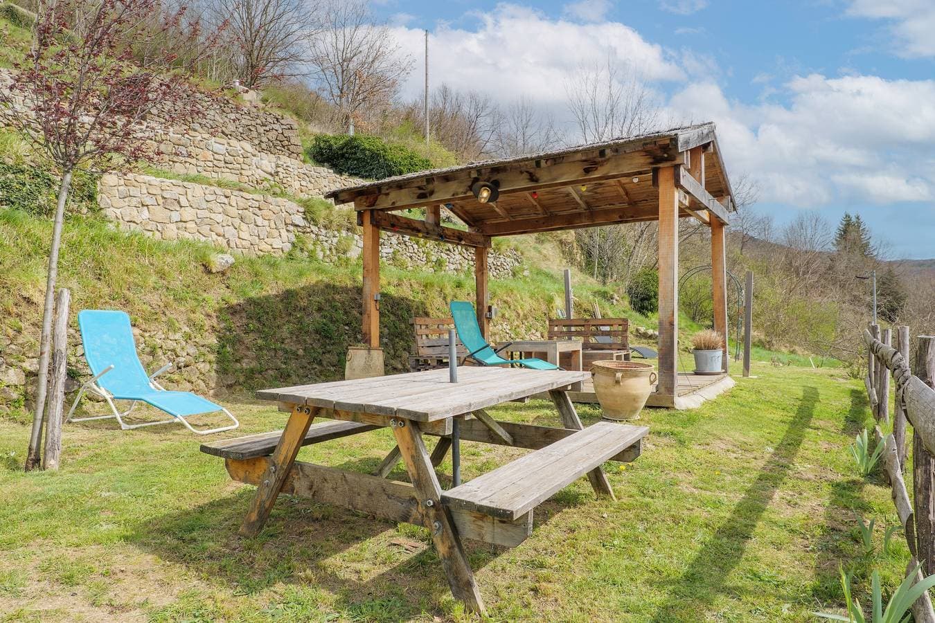 Foto 2 von 22: Gästezimmer „Les Terrasses de Collanges“ mit Bergblick und WLAN