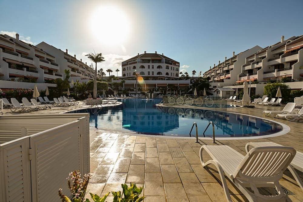 Foto 12 von 22: S. Parque Santiago 1-1 bed-pool-easy access. Sunny