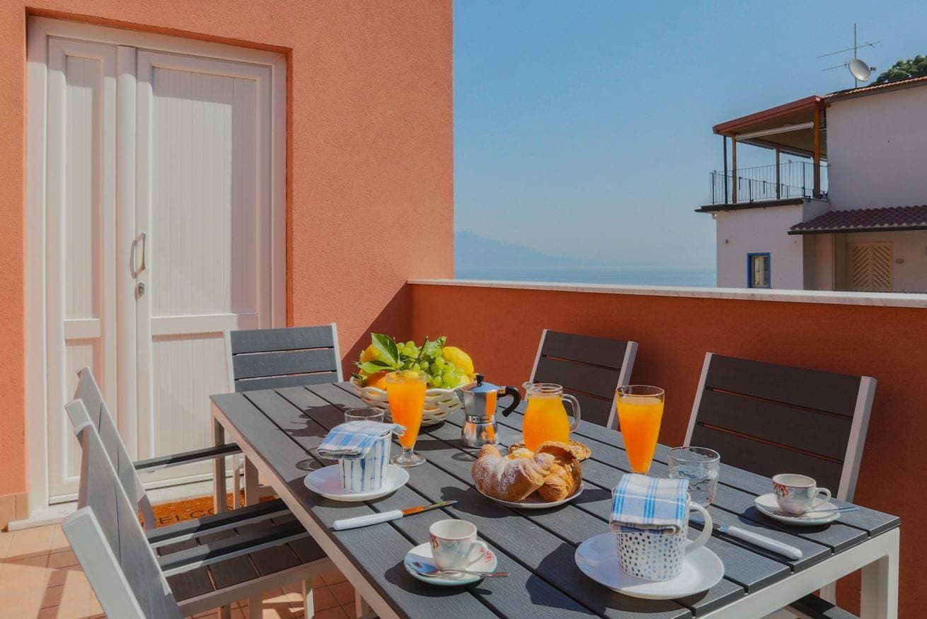 Foto 3 von 32: Ferienwohnung für 4 Personen mit Balkon/Terrasse