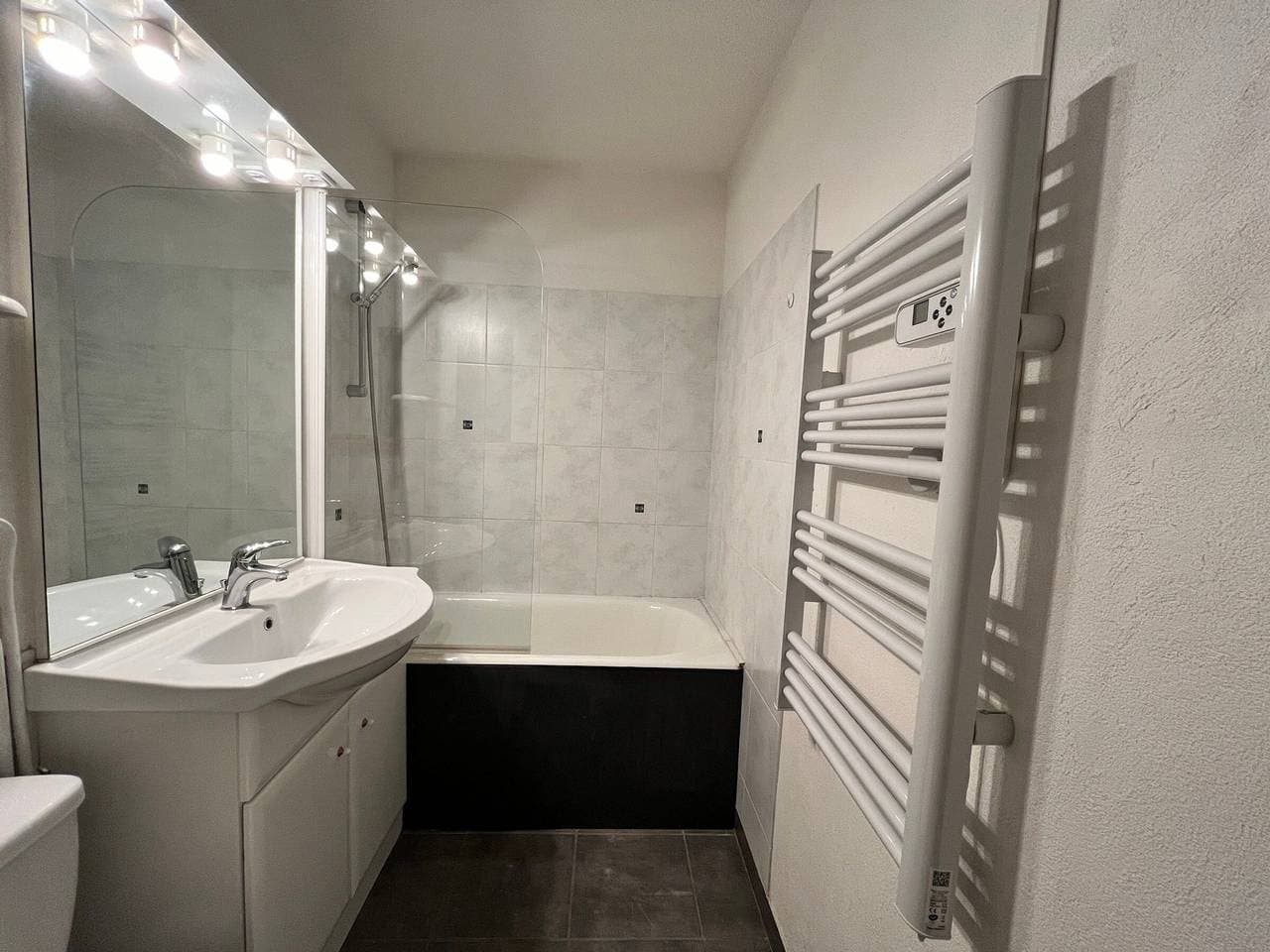 Foto 3 von 10: Gemütliches Studio auf den Skipisten, südseitiger Balkon, nahe Esf und Einkaufsmöglichkeiten