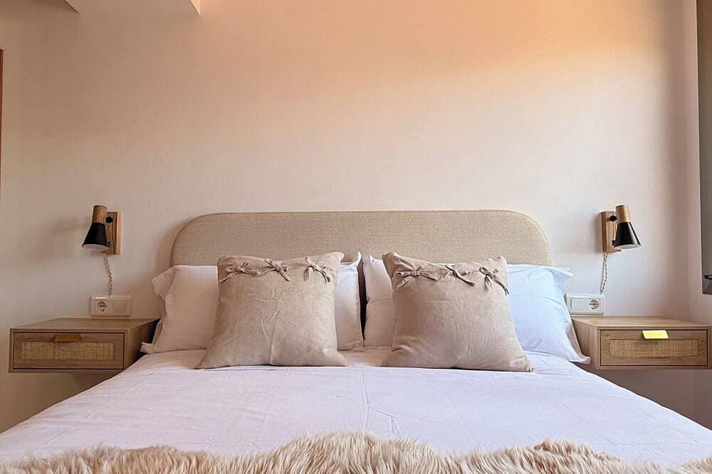 Foto 2 von 20: Hórreo Apartment in downtown Cangas with a terrace and mountain views.