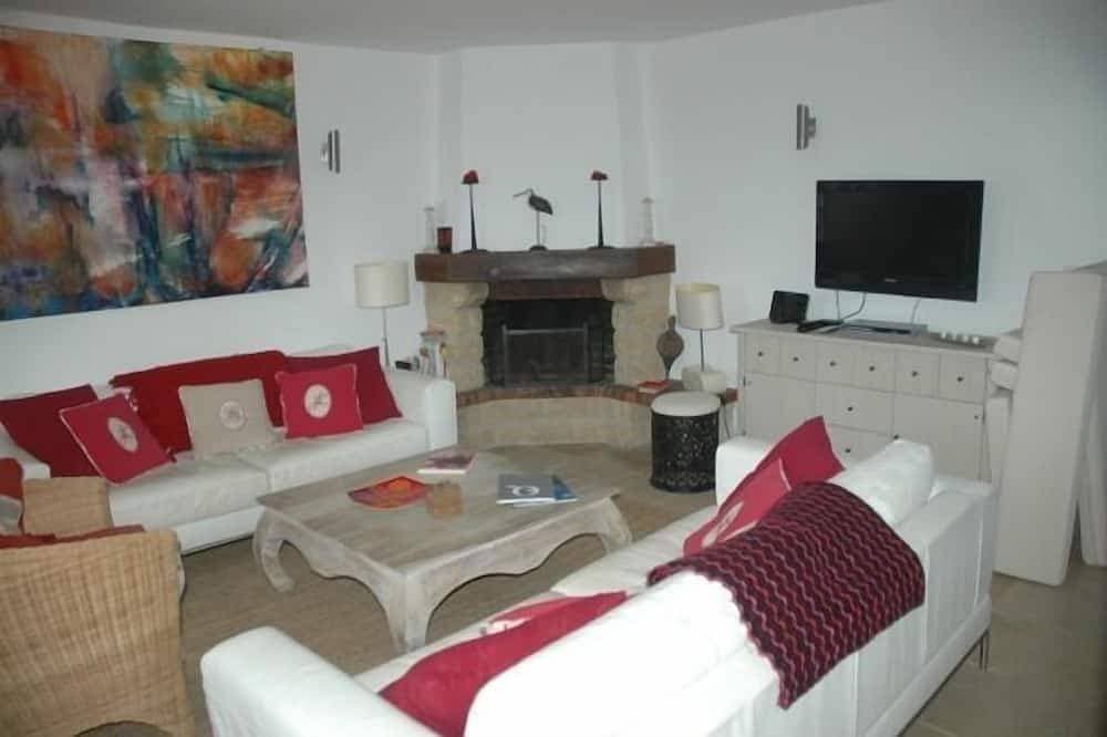 Foto 9 von 28: Renoviertes Dorfhaus am Hang gelegen mit Privatpool & toller Aussicht