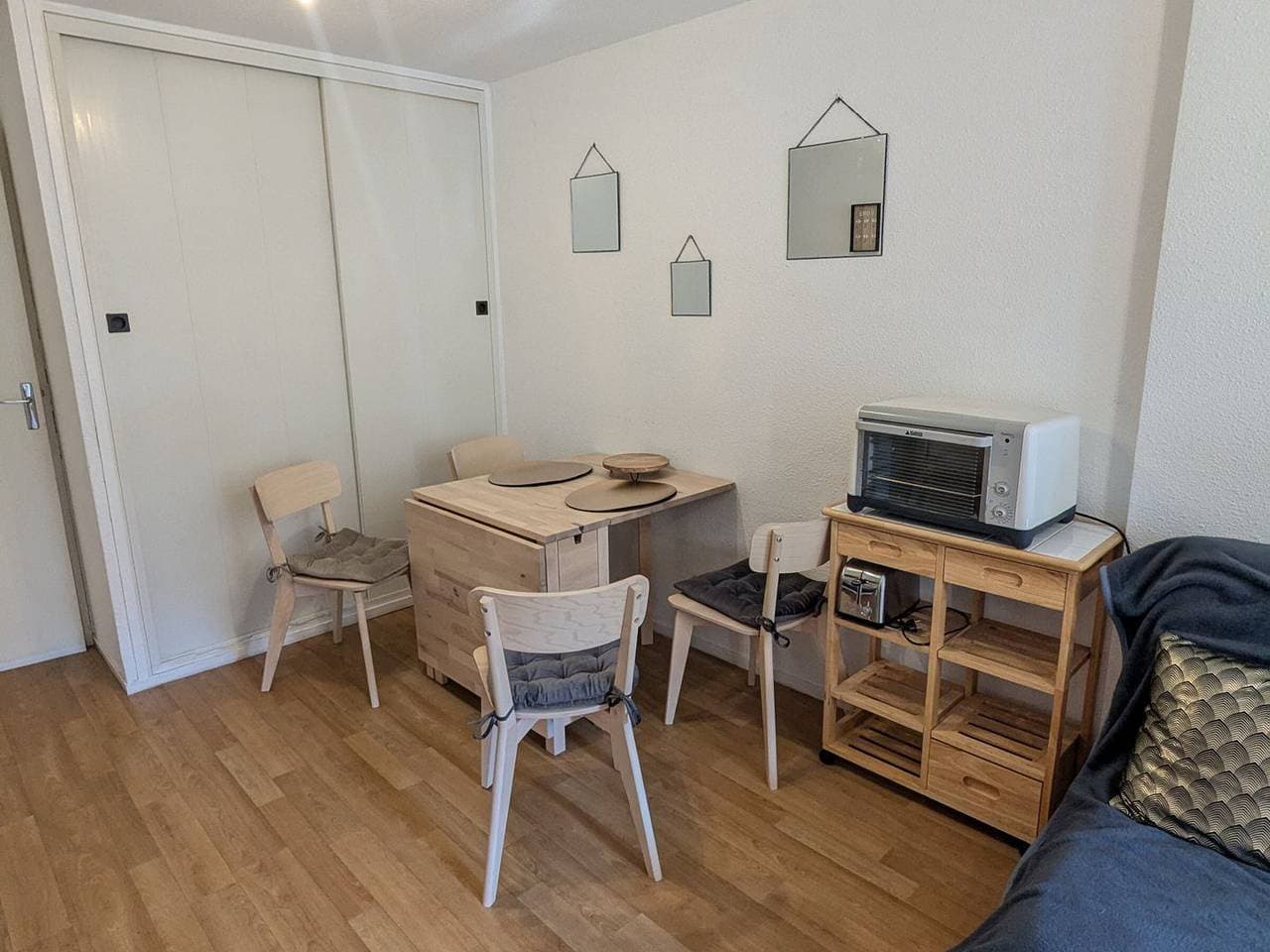 Foto 3 von 11: Gemütliche 5 Pers Wohnung an der Piste, Balkon und Skischließfach