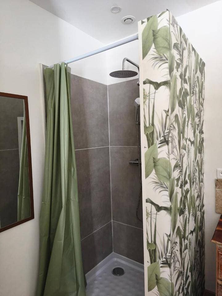 Foto 9 von 39: Double Room with Private Bathroom