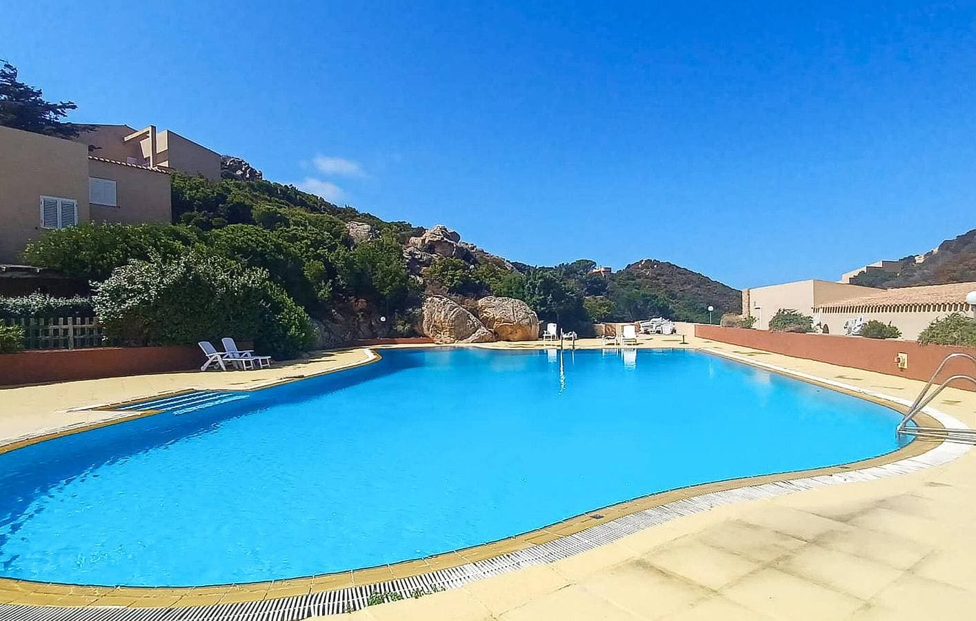 Foto 12 von 26: Gemütliche Ferienwohnung mit Pool, Küche und nur 1 km vom Li Cozi Beach entfernt