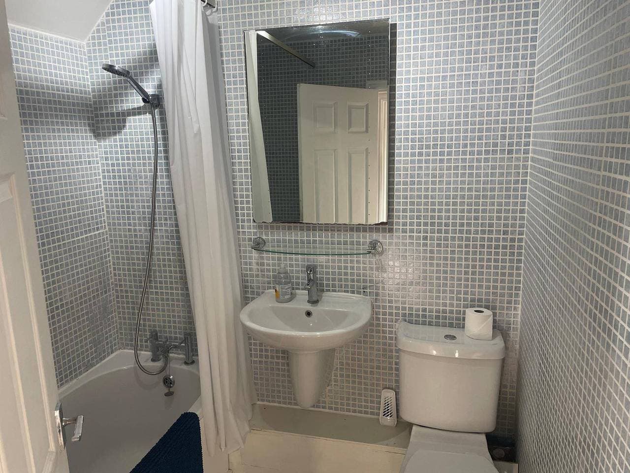 Foto 3 von 7: Horsforth apartment Leeds Bradford airport