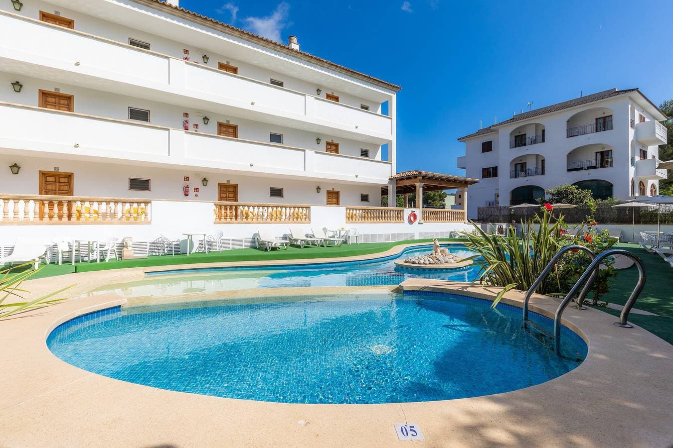 Foto 5 von 47: Strandnahes Apartment mit Zugang zum Pool, einer privaten Terrasse, Klimaanlage und WLAN