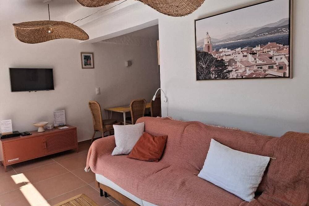 Foto 8 von 21: T2 air-conditioned, Wifi broadband, garden level, Gigaro beach and paths 500m away