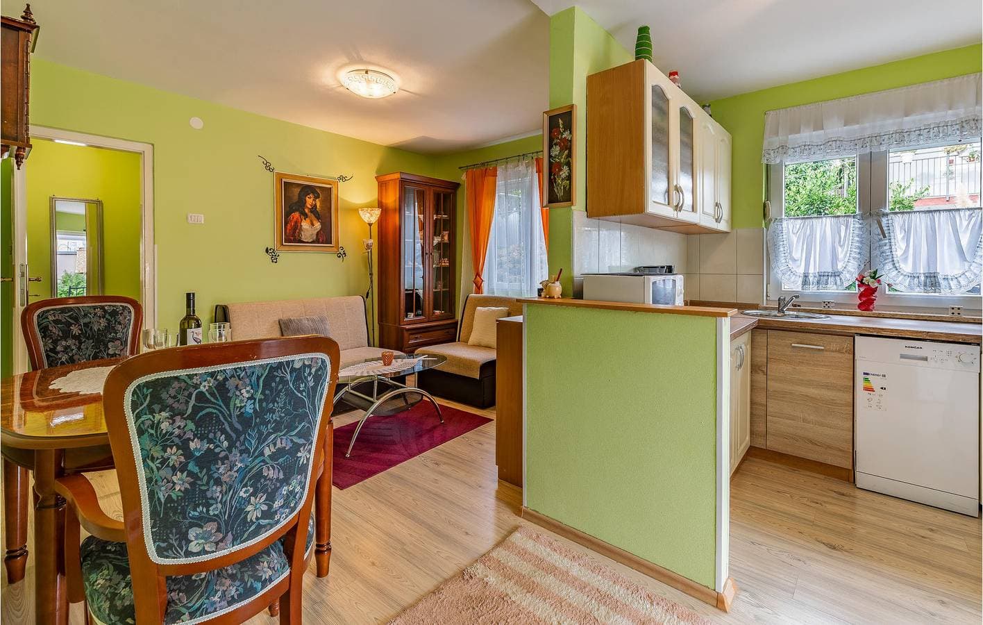 Foto 8 von 19: Gemütliche Ferienwohnung mit Terrasse, Parkplatz und 1 km Entfernung zum Strand Bijela