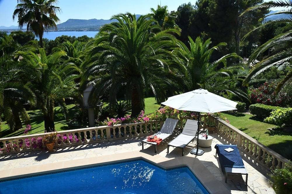 Villa mit Meerblick und Privatpool direkt am Naturschutzgebiet und Golfplatz 1