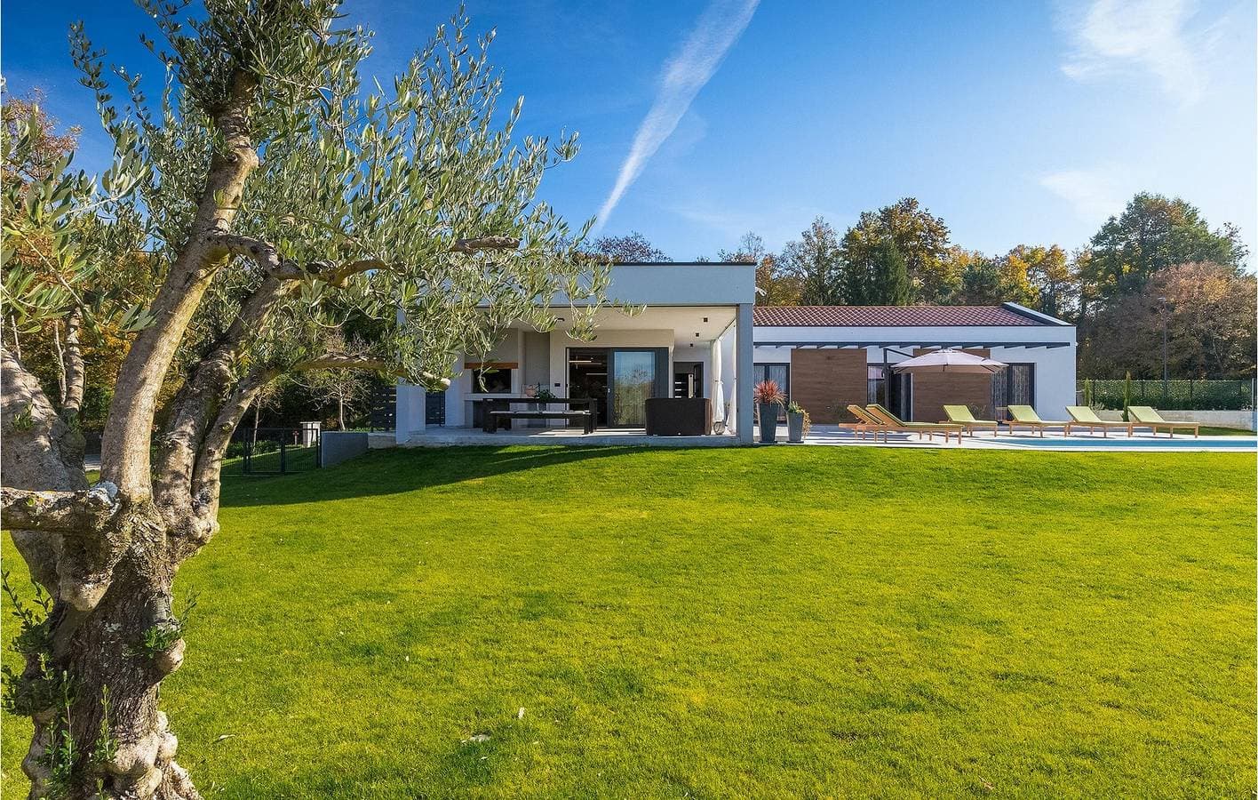 Foto 4 von 61: Geräumige 2-Zimmer-Wohnung mit Pool, WLAN, Klimaanlage und Parkplatz