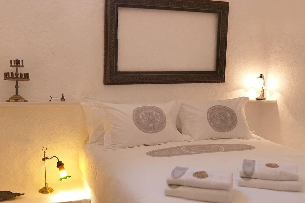 Foto 4 von 26: Charming Santorini Villa | Pori House | 1 Bedroom | Rustic & Traditional Interior | Exo Gonia