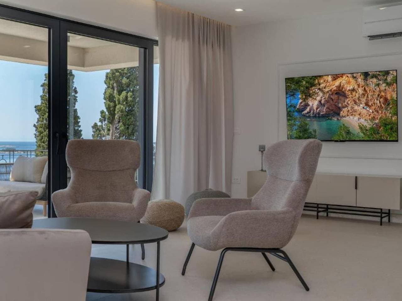 Foto 4 von 39: Lux Villa Mariva - Five bedroom Villa with pool