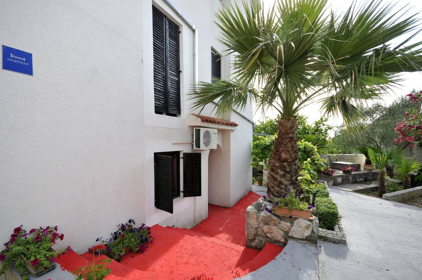 Foto 5 von 16: 1-Zimmer-Ferienwohnung mit Terrasse und Meerblick Okrug Donji, Ciovo A-13732-a