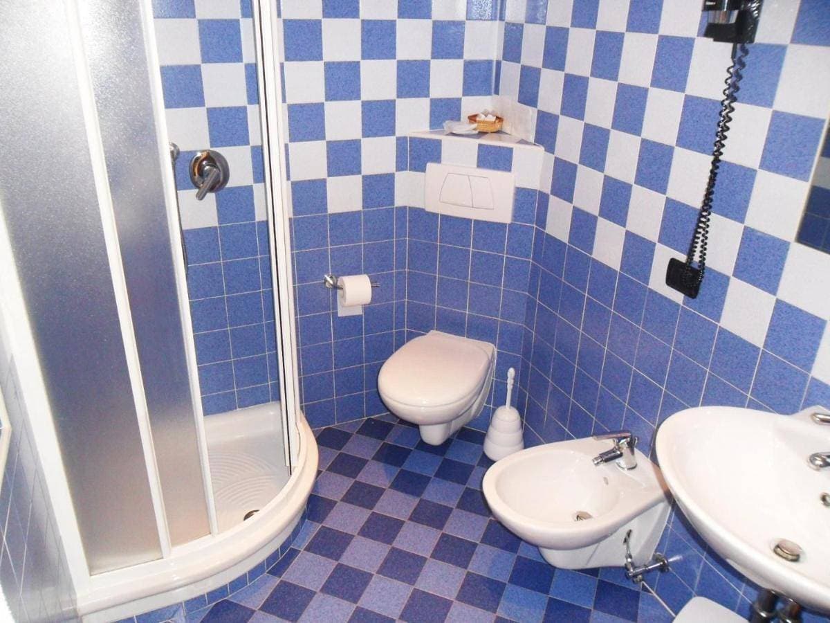 Foto 5 von 13: Double or Twin Room with Partial Lake View