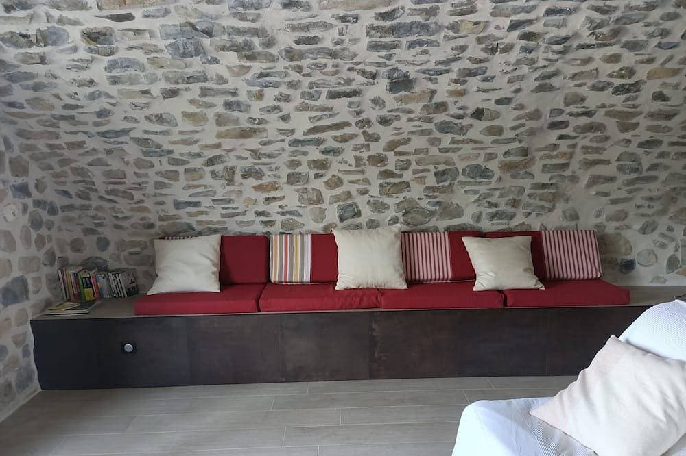Foto 10 von 22: Maison de Celestin, detached stone farmhouse with private heated swimming pool